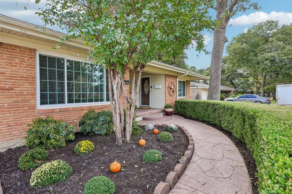 2110 Cooper Drive, Irving, TX 75061 2110 Cooper Drive, Irving, TX 75061