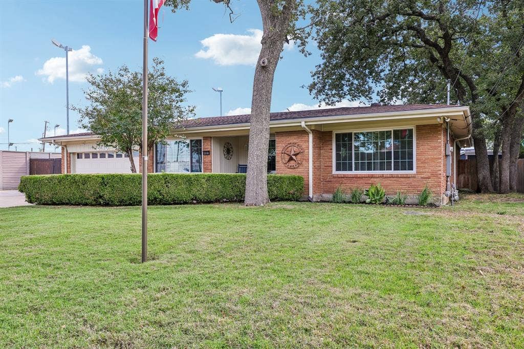 2110 Cooper Drive, Irving, TX 75061 2110 Cooper Drive, Irving, TX 75061