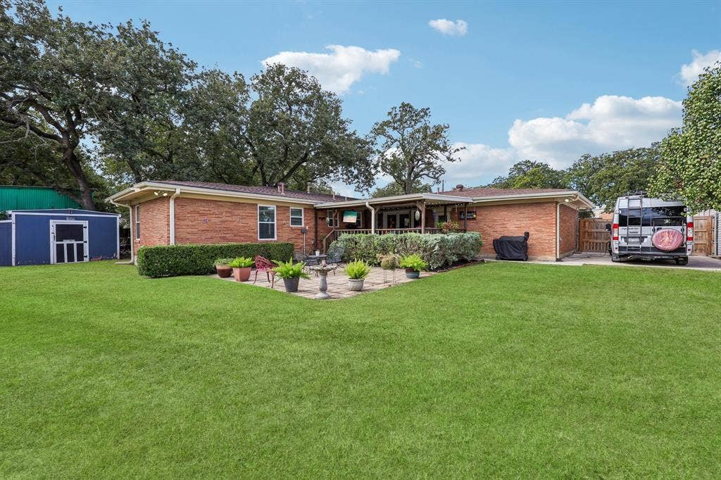 2110 Cooper Drive, Irving, TX 75061 2110 Cooper Drive, Irving, TX 75061