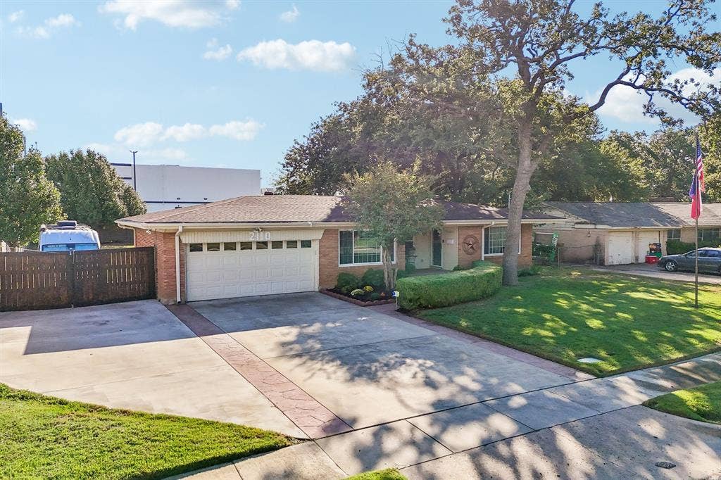 2110 Cooper Drive, Irving, TX 75061 2110 Cooper Drive, Irving, TX 75061