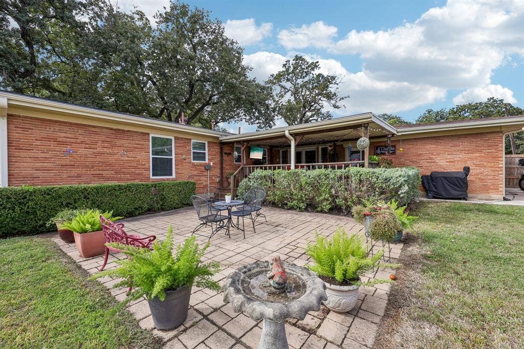2110 Cooper Drive, Irving, TX 75061 2110 Cooper Drive, Irving, TX 75061
