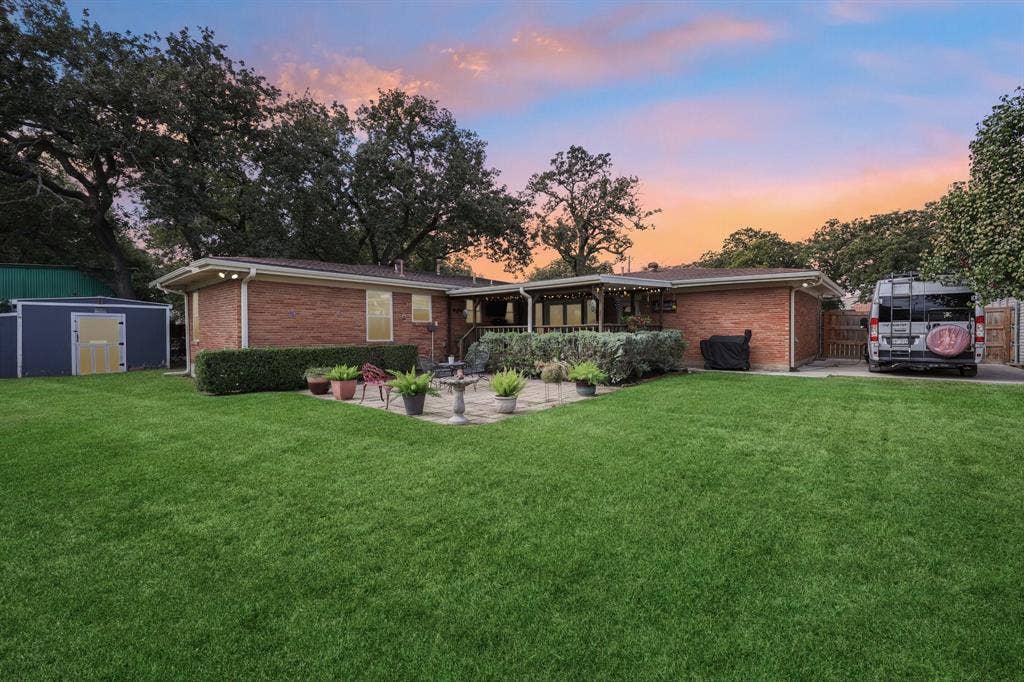 2110 Cooper Drive, Irving, TX 75061 2110 Cooper Drive, Irving, TX 75061