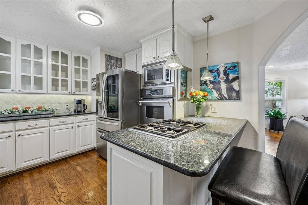 2110 Cooper Drive, Irving, TX 75061 2110 Cooper Drive, Irving, TX 75061