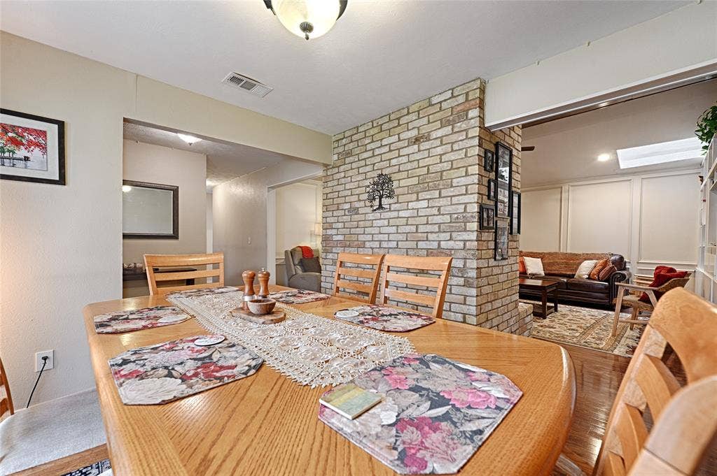 2904 Cross Bend Road, Plano, TX 75023 2904 Cross Bend Road, Plano, TX 75023