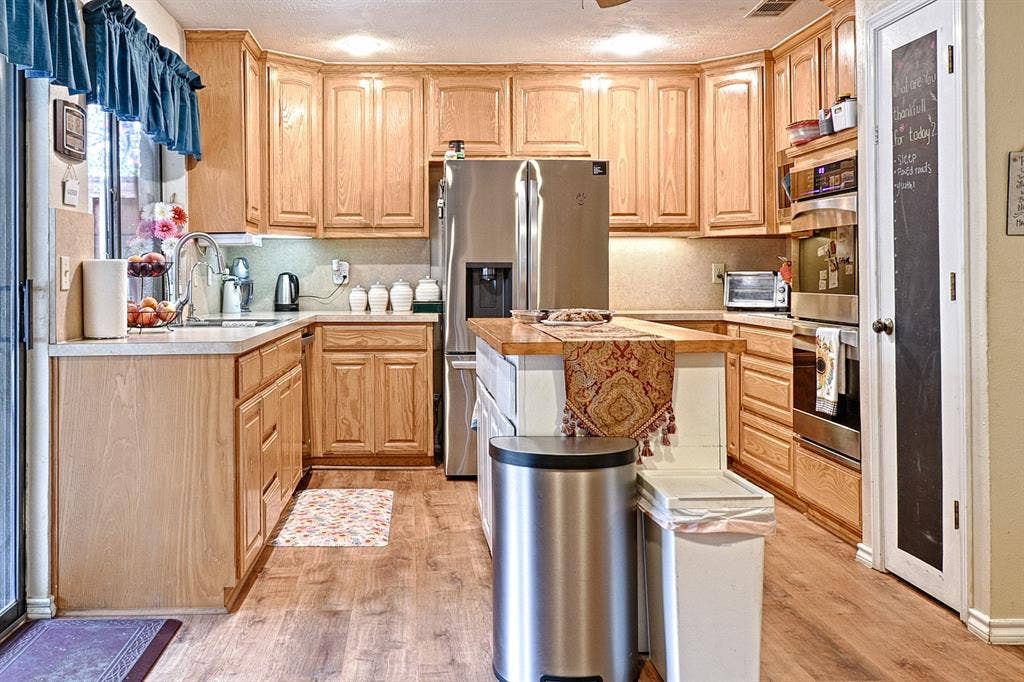 2904 Cross Bend Road, Plano, TX 75023 2904 Cross Bend Road, Plano, TX 75023