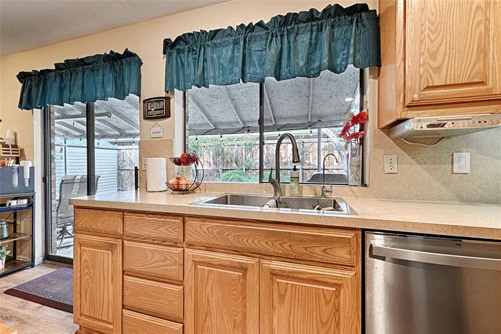2904 Cross Bend Road, Plano, TX 75023 2904 Cross Bend Road, Plano, TX 75023