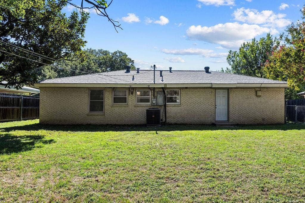 2251 Cambridge Drive, Irving, TX 75061