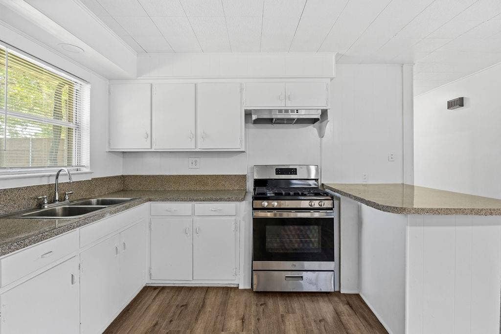 2251 Cambridge Drive, Irving, TX 75061