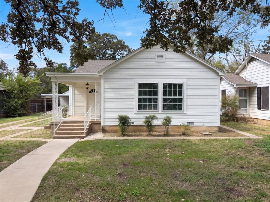 Property photo for 1709 N Sylvania Avenue, Fort Worth, TX