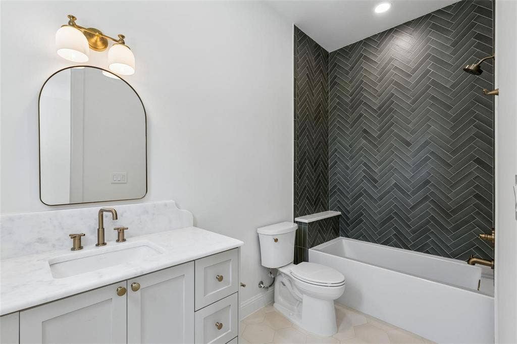 6729 Ravendale Lane, Dallas, TX 75214