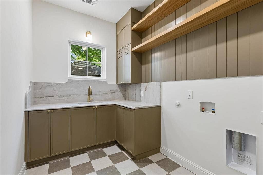 6729 Ravendale Lane, Dallas, TX 75214