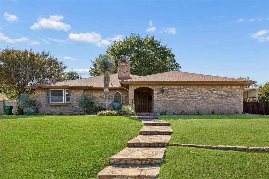 Property photo for 5945 Diamond Oaks Drive S, Haltom City, TX