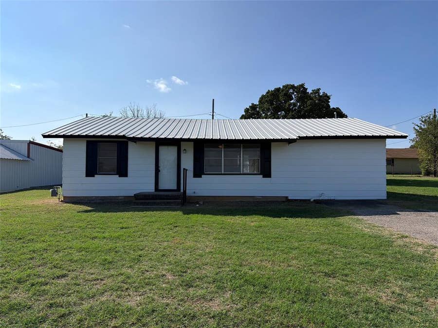 Property photo for 1475 N Main Street, Jacksboro, TX