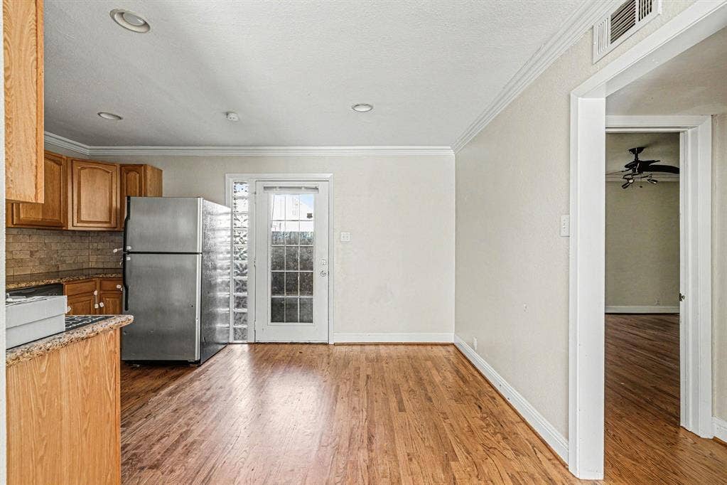 5222 Fleetwood Oaks Avenue, #111, Dallas, TX 75235 5222 Fleetwood Oaks Avenue, #111, Dallas, TX 75235