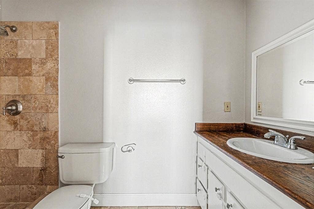 5222 Fleetwood Oaks Avenue, #111, Dallas, TX 75235 5222 Fleetwood Oaks Avenue, #111, Dallas, TX 75235