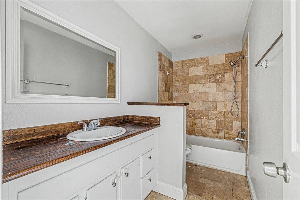 5222 Fleetwood Oaks Avenue, #111, Dallas, TX 75235 5222 Fleetwood Oaks Avenue, #111, Dallas, TX 75235