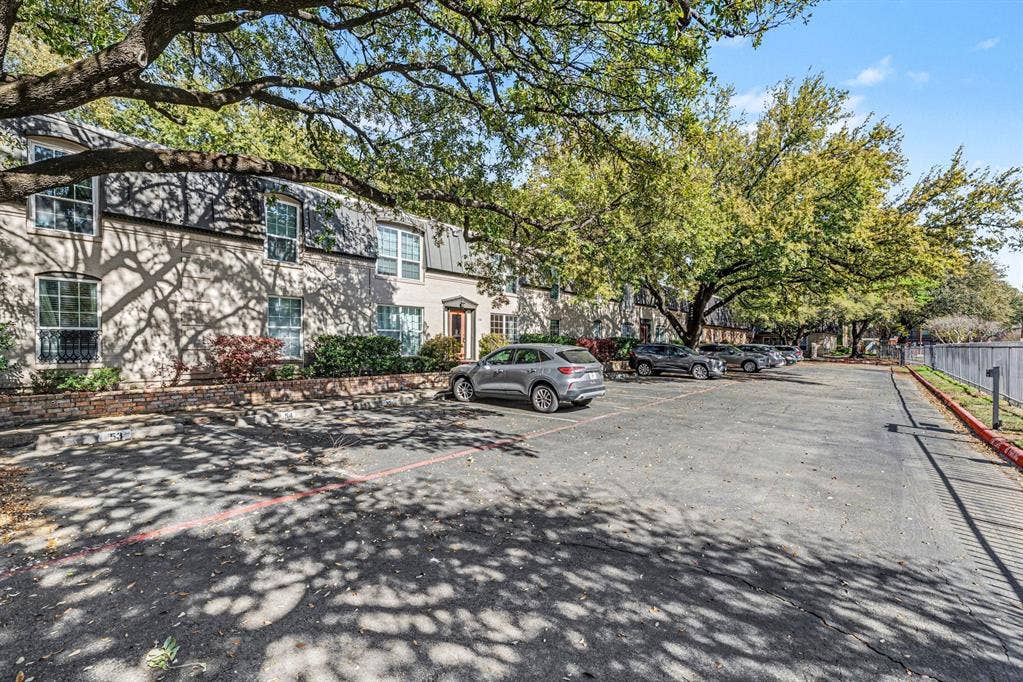 5222 Fleetwood Oaks Avenue, #111, Dallas, TX 75235 5222 Fleetwood Oaks Avenue, #111, Dallas, TX 75235
