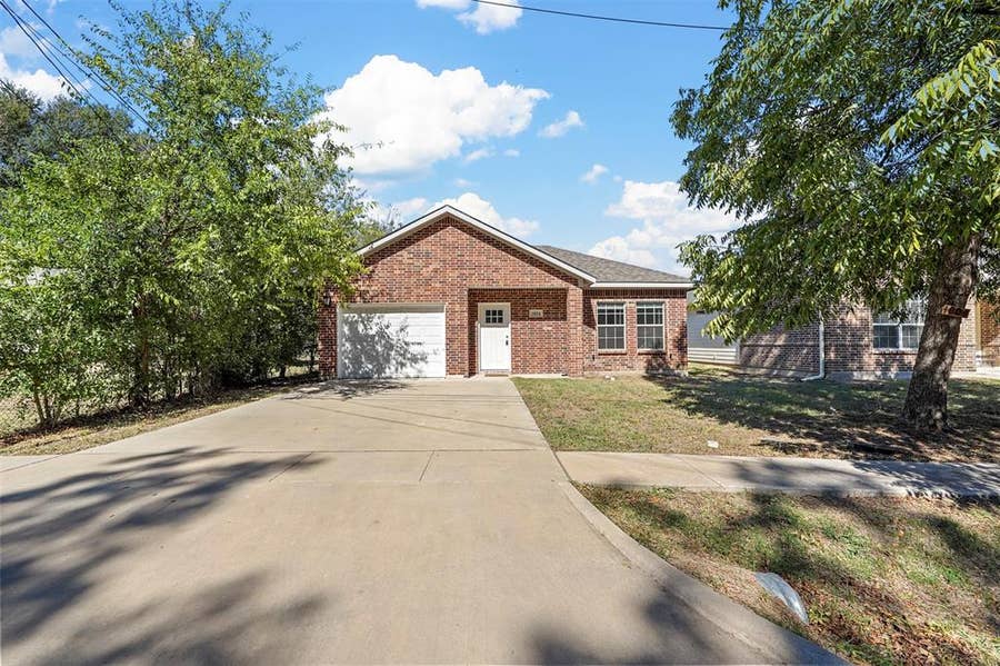 Property photo for 1804 Cleveland, Greenville, TX