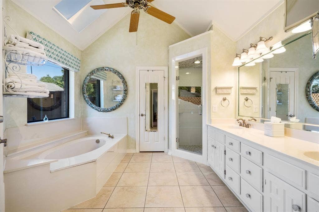 7130 Abrams Road, Dallas, TX 75231 primary bath first floor