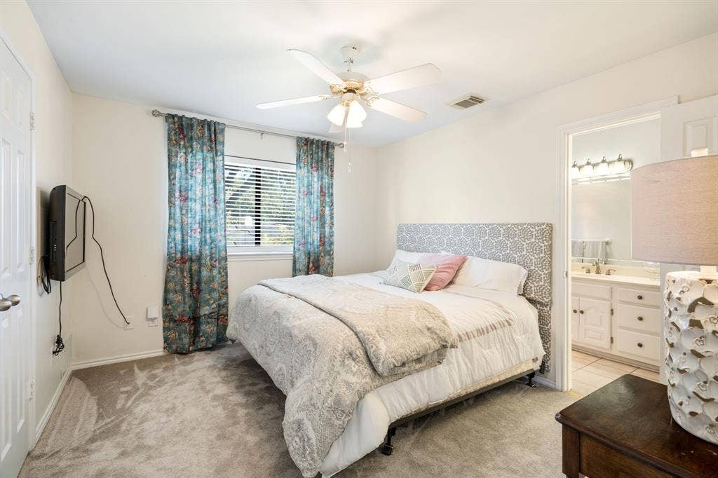 7130 Abrams Road, Dallas, TX 75231 second bedroom upstairs