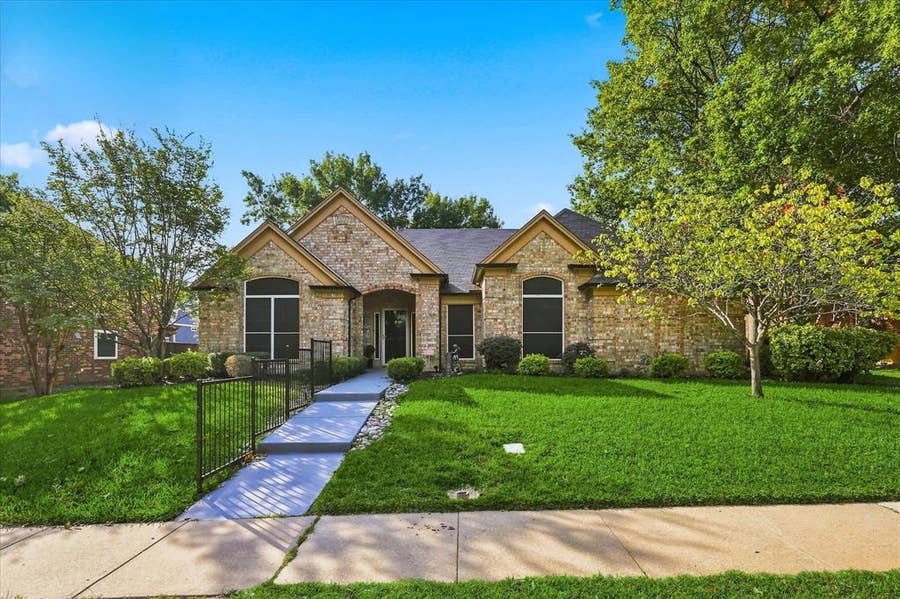 Property photo for 1340 Summertime Trail, Lewisville, TX