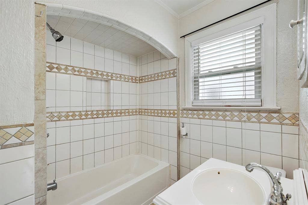 5930 1/2 La Vista Drive, Dallas, TX 75206 5930 1/2 La Vista Drive, Dallas, TX 75206