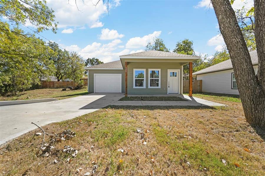 Property photo for 920 W Collins Street, Denison, TX