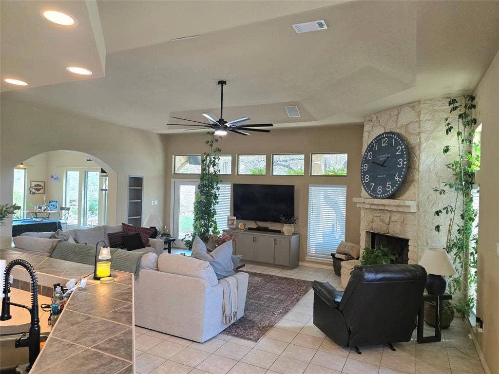 558 Mystic Shores Boulevard, Spring Branch, TX 78070 Beautiful windows with transom windows for plenty of natural light.