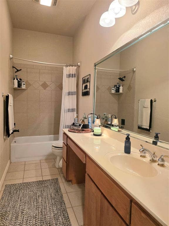 558 Mystic Shores Boulevard, Spring Branch, TX 78070 second bath off the hallway