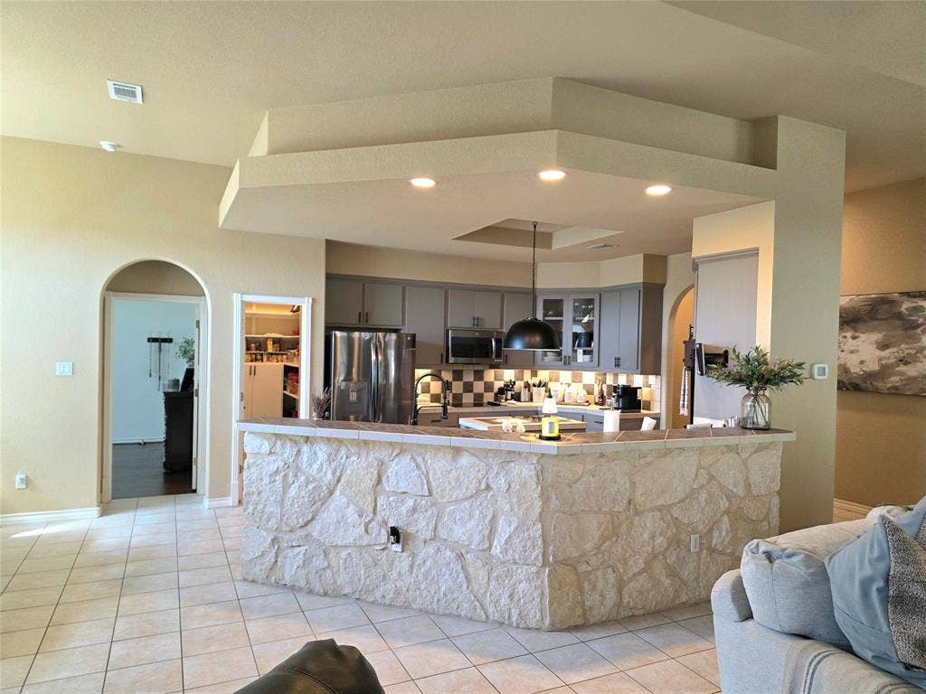 558 Mystic Shores Boulevard, Spring Branch, TX 78070 Completely functional kitchen with a great backsplash.
