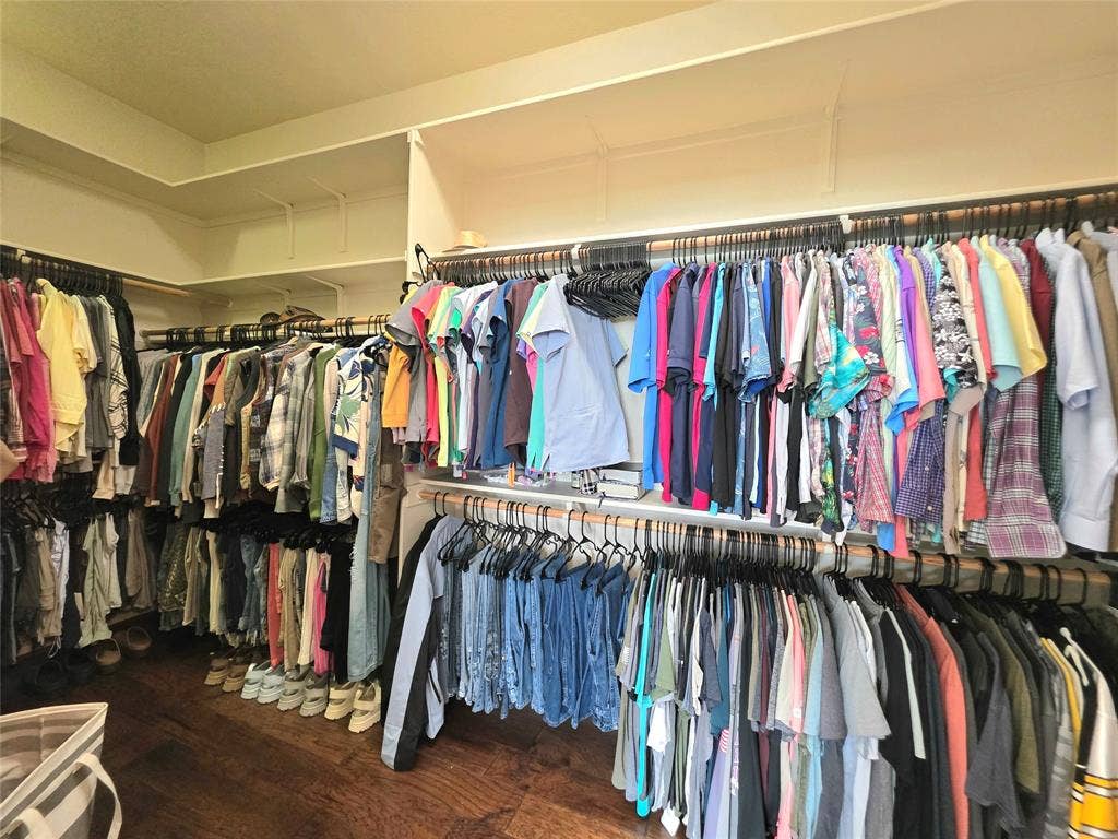 558 Mystic Shores Boulevard, Spring Branch, TX 78070 Massive Master closet
