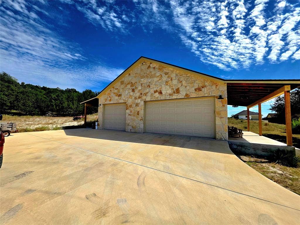 558 Mystic Shores Boulevard, Spring Branch, TX 78070 36x30 Custom Garage