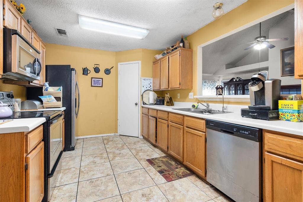 6447 Royal Cedar Drive, Dallas, TX 75236