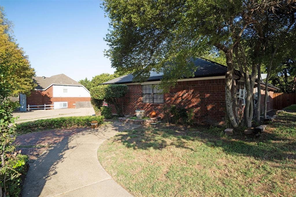 6447 Royal Cedar Drive, Dallas, TX 75236