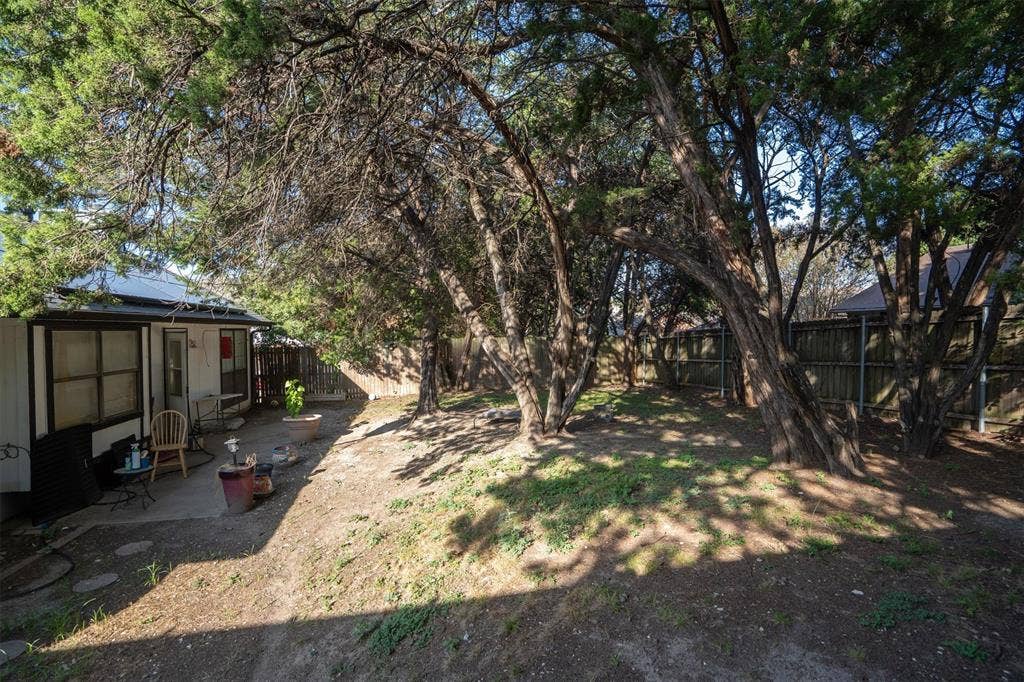 6447 Royal Cedar Drive, Dallas, TX 75236