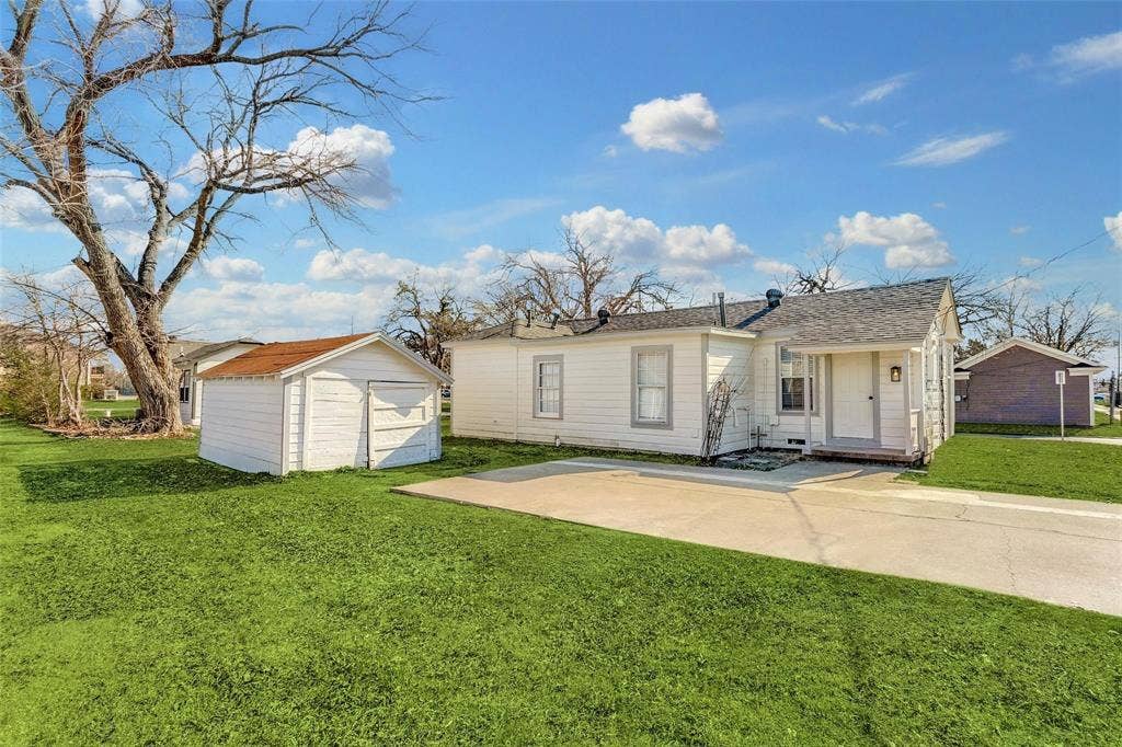 1109 W Avenue A, Garland, TX 75040 1109 W Avenue A, Garland, TX 75040