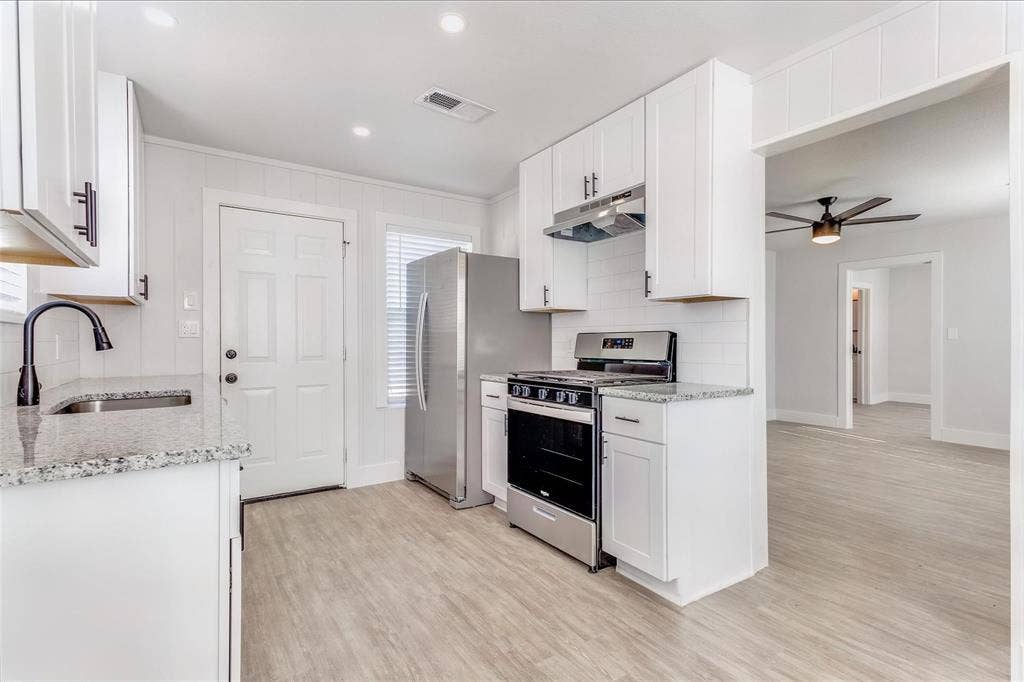 1109 W Avenue A, Garland, TX 75040 1109 W Avenue A, Garland, TX 75040