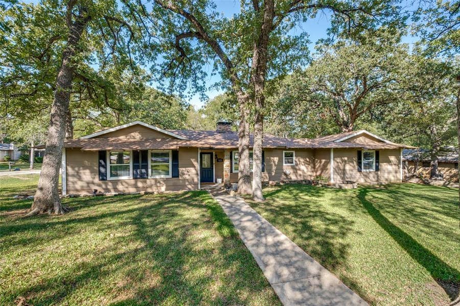 Property photo for 521 Greenbriar Lane, Highland Village, TX