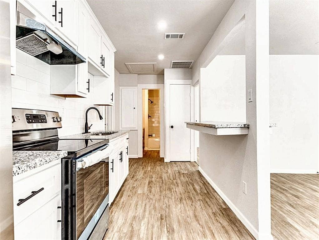 117 S 11th Street, Garland, TX 75040 117 S 11th Street, Garland, TX 75040