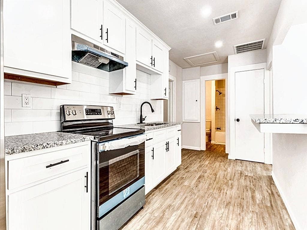 117 S 11th Street, Garland, TX 75040 117 S 11th Street, Garland, TX 75040