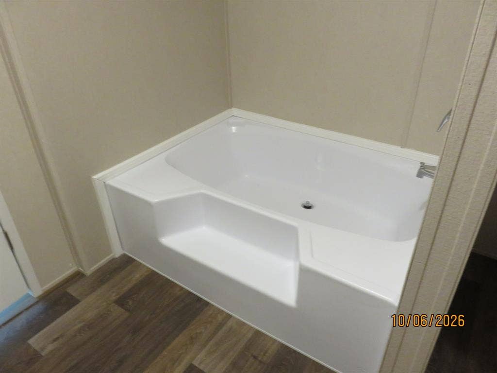 1327 County Road 1077, Farmersville, TX 75442 Tub in primary bath