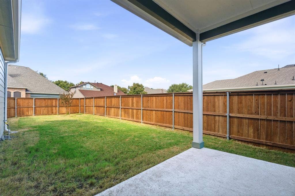 2517 Lafayette Drive, Rowlett, TX 75088 Covered back patio