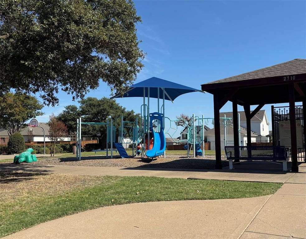 2517 Lafayette Drive, Rowlett, TX 75088 Neighborhood playground and basketball net