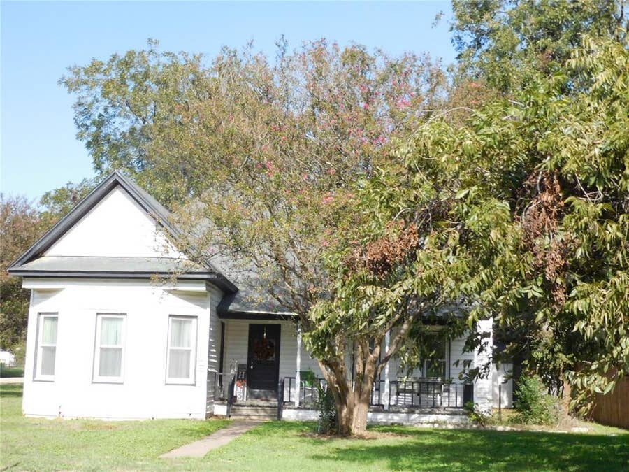 Property photo for 606 N Cypress Avenue, Hubbard, TX