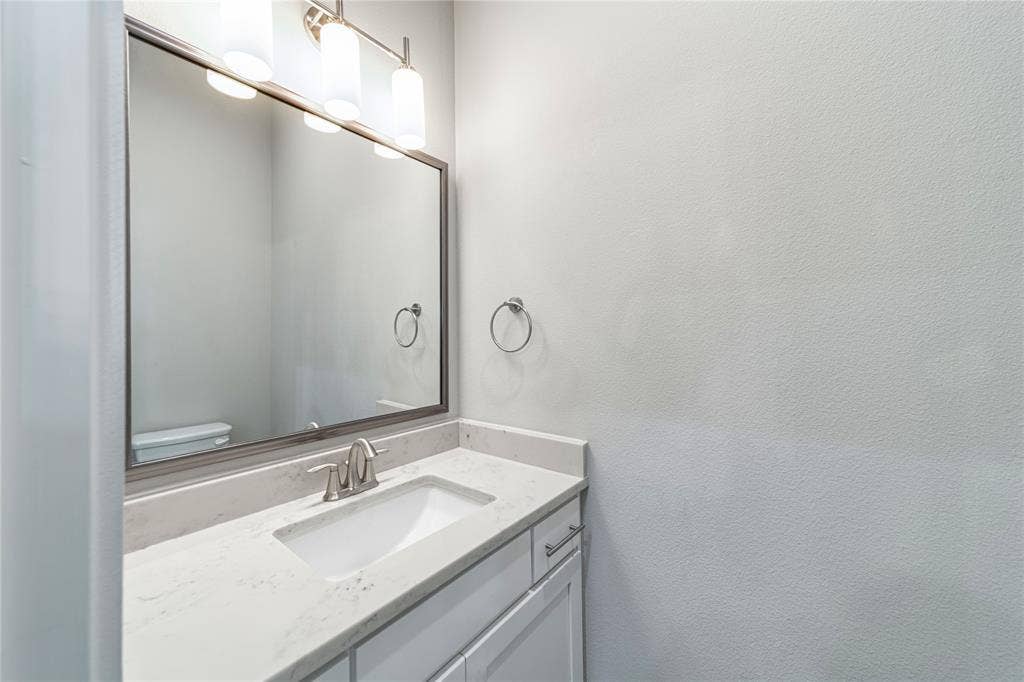 4910 Live Oak Street, #4, Dallas, TX 75206 Half bath