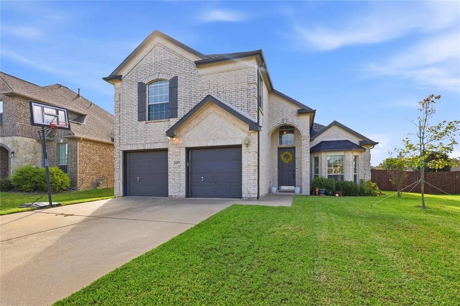 Property photo for 6957 Bent Spur Drive, Fort Worth, TX