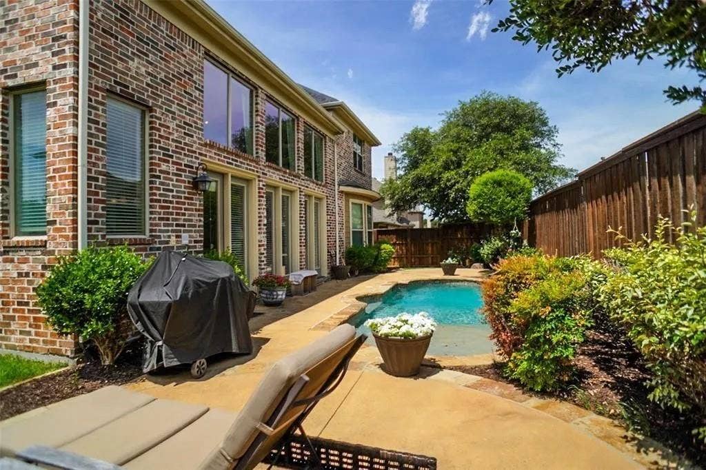 9604 Crown Ridge Drive, Frisco, TX 75035 SIDE VIEW OF BACKYARD!