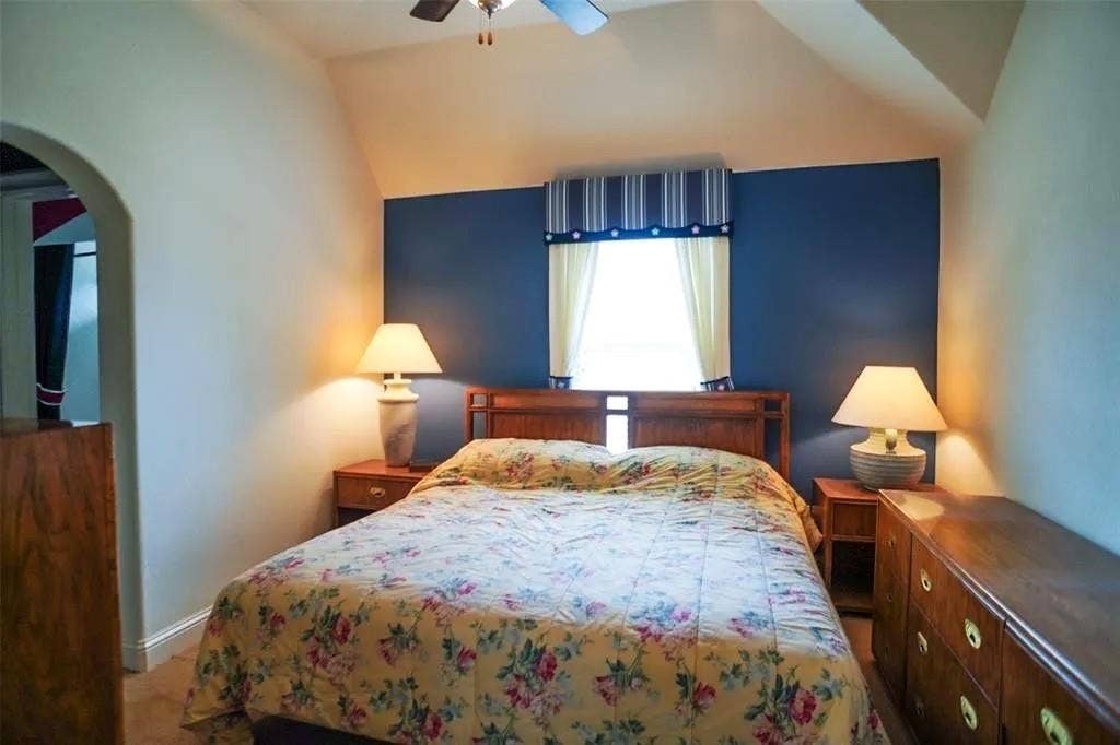 9604 Crown Ridge Drive, Frisco, TX 75035 SECOND FLOOR THRID BEDROOM!