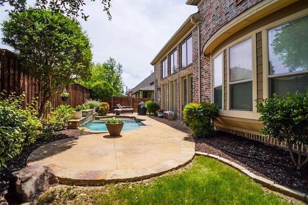 9604 Crown Ridge Drive, Frisco, TX 75035 SIDE VIEW OF BACKYARD!