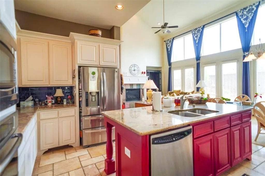9604 Crown Ridge Drive, Frisco, TX 75035 KITCHEN OPEN TO GRAND LIVING ROOM!